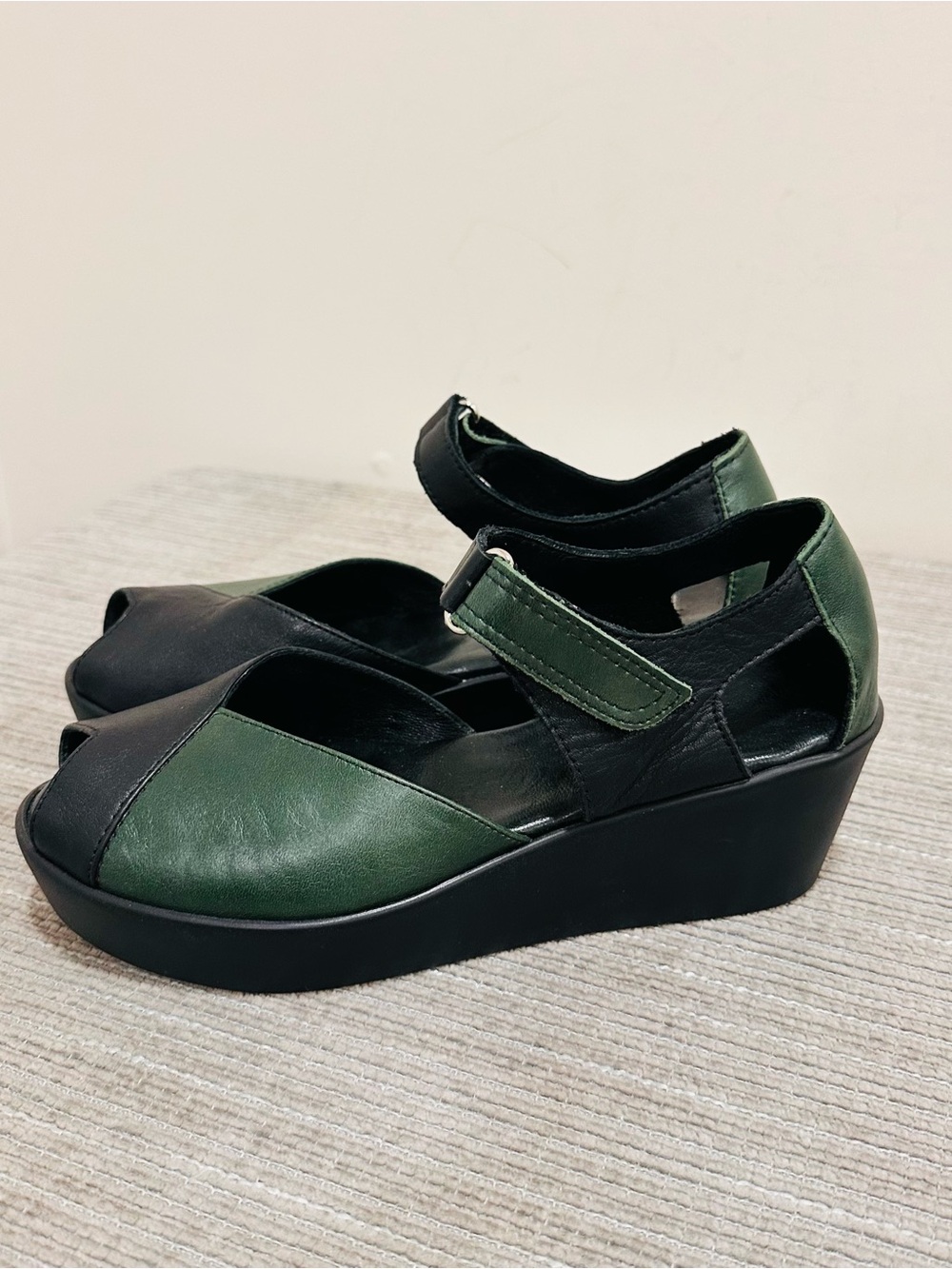 Women Comfort Wedge Sandals Leather Open Toe Shoes Made in Israel Sz 38 US 7.5